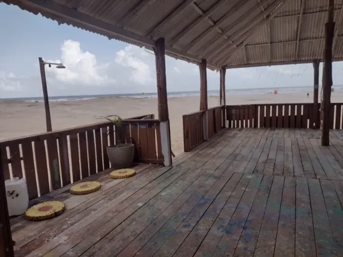 RESTAURANTE (BARRACA) NA PRAIA ATALAIA/SALINAS PA