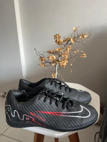 Chuteira Nike (primeira linha)