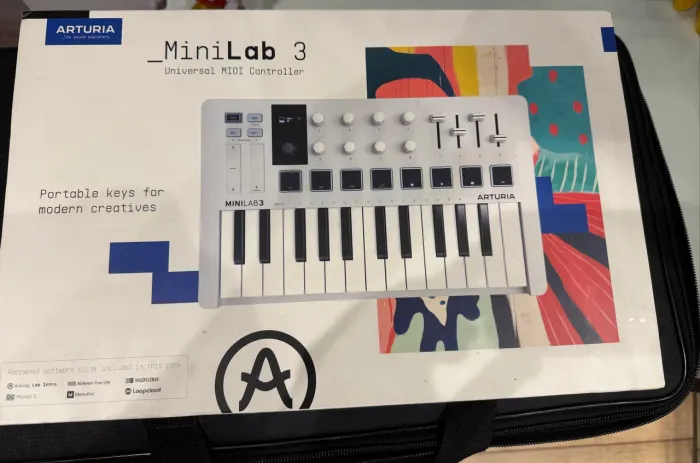 Controlador Arturia Minilab 3 - na caixa