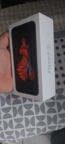 Caixa de iphone 11, 6s e 5s