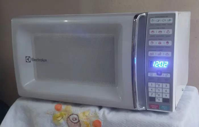 Microondas Eletrolux de 34 litros