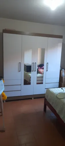Vende se Guarda roupas de Casal Semi Novo 