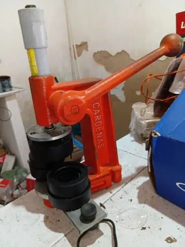 Prensa de botons semiautomática cardenas 