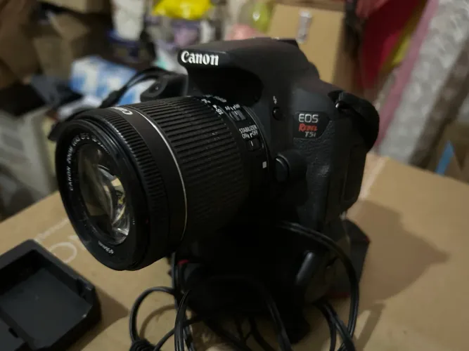 Canon EOS Rebel T5i + Lente 18-55mm STM + Battery Grip - Completa
