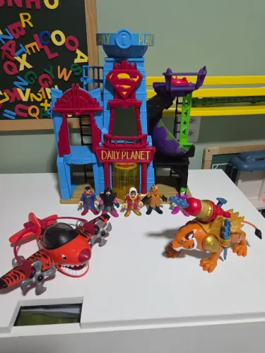 Conjunto Imaginext Superman + Shazam e avião