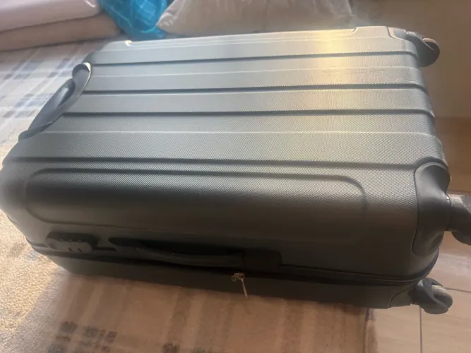Mala de Viagem Rígida Cinza com 4 Rodinhas Giratórias