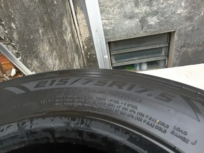 Pneus semi usado