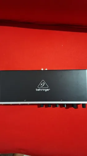 INTERFACE DE AUDIO BEHRINGER UMC404HD