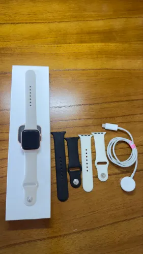 Apple Watch série se, acompanha caixa, carregador e duas pulseiras extras