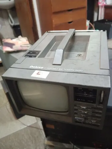 Televisão antiga retro aos 70/80  05 polegadas só para decoração.