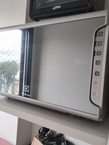 Microondas Eletrolux 34L espelhado 