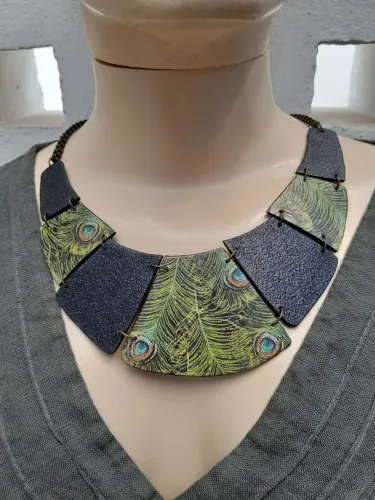 Colar design Amazônia.