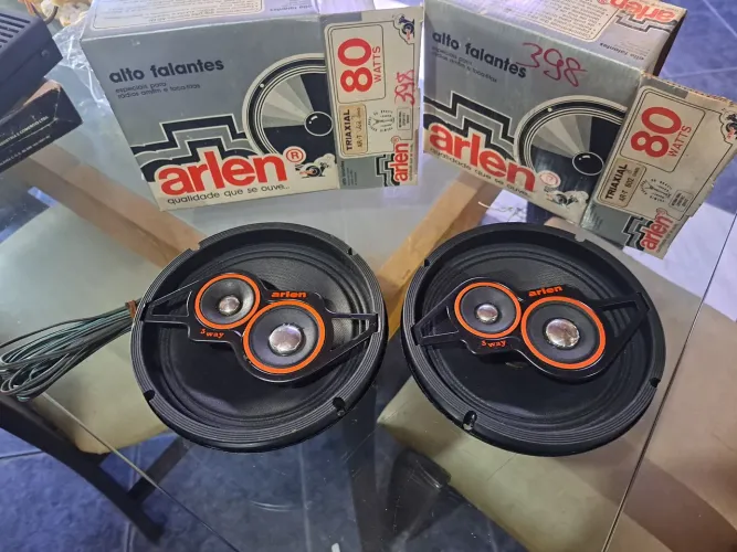 Par de alto-falantes ARLEN 80 WATS semi-novo 