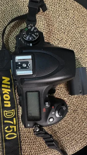 Câmera DSLR Nikon D750 + battery grip original Nikon