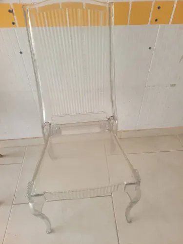 Cadeira acrílica