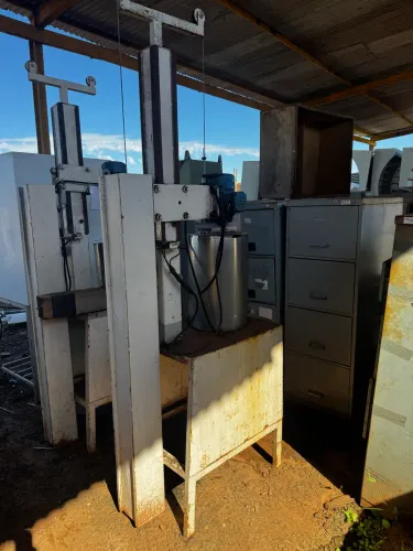 Misturador / Agitador Vertical com Coluna de Elevação