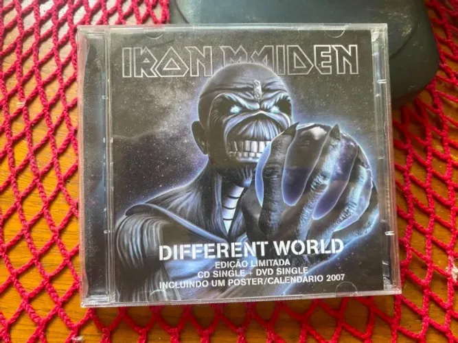 CD DVD Iron Maiden - Different World