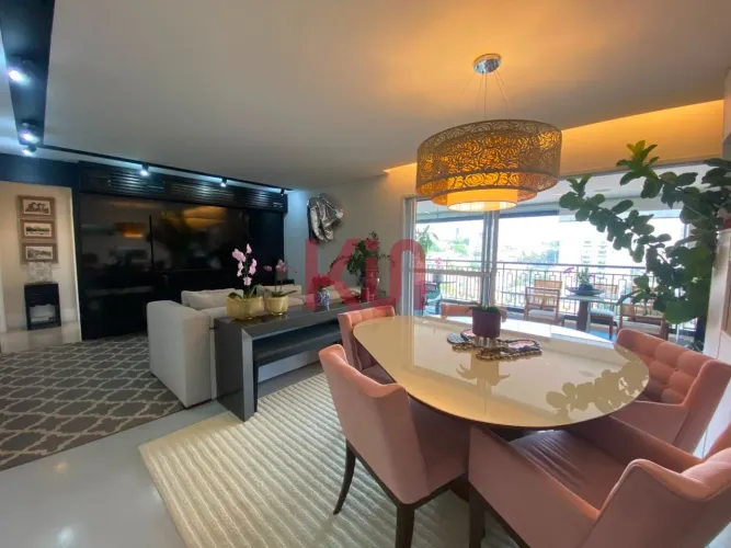 Apartamento de Luxo para Locação no Bosque da Saúde, São Paulo-SP: 2 Quartos, 2 Suítes, 2