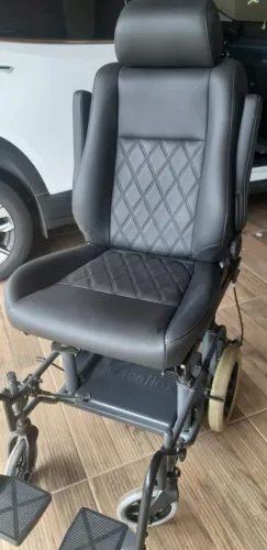 Cadeira adaptada de carro para passageiro deficiente