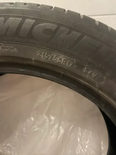 Jogo de 4 Pneus Michelin 215/55 R17 94V (Usados / Meia Vida)