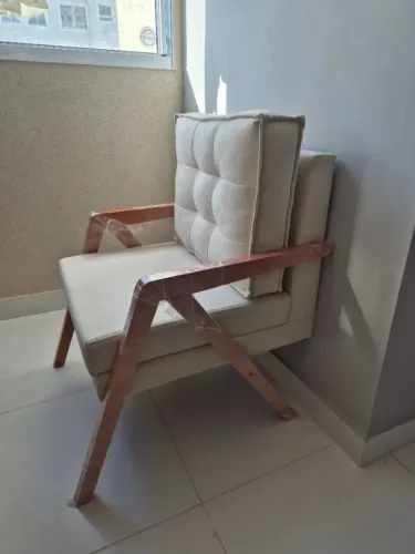 Vende se duas poltronas novas