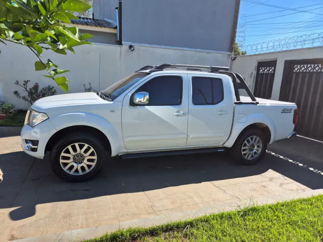 Nissan Frontier SL CD 4X4 2.5tb Diesel AUT 2014