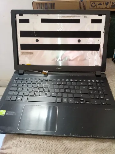 Notebook carcaça i7 com defeito 