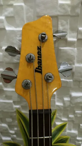 Baixo ibanez atk 200