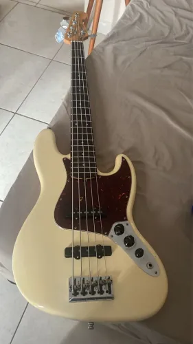 Vendo Contrabaixo Fender jazz bass Standard 5 cordas