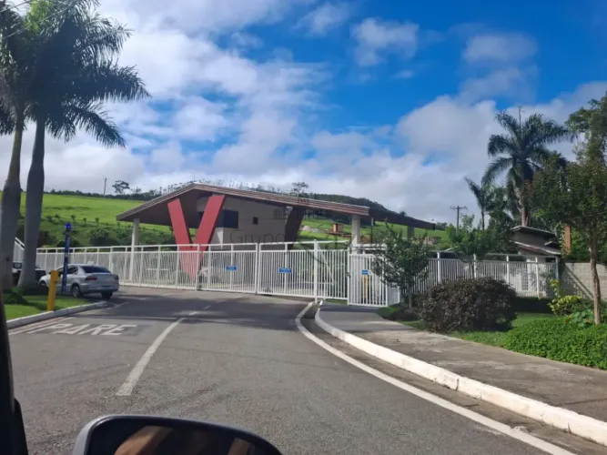 Terreno de 1.000 m² no Condomínio Village Parahybuna | Pronto para Construir