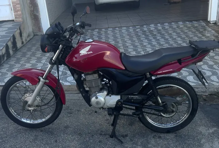     Vendo Honda CG Fan 150 - Ótimo Custo-Benefício, só pegar e rodar.