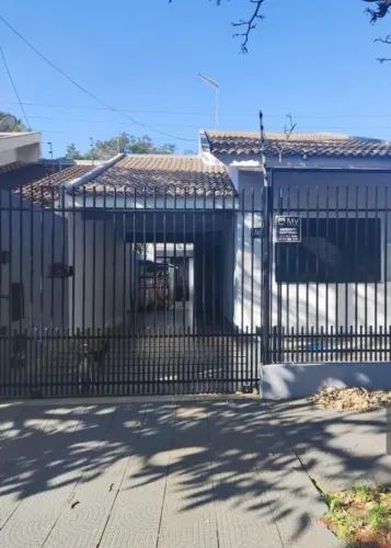 Casa à venda com 2 quartos + 1 suíte, 2 Vagas e 147m2 por R$750.000
