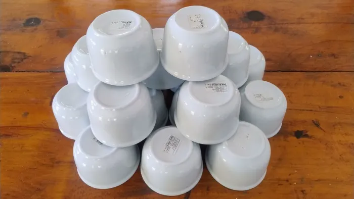 24 cumbucas de porcelana branca 2° linha seminovos 