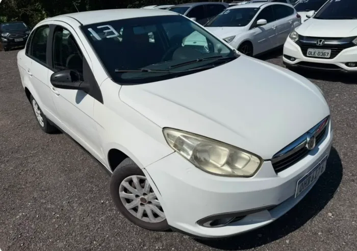 Fiat Grand Siena Tetrafuel 1.4 EVO F. Flex 8V 2013