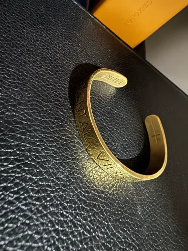Pulseira mental vibration dourada - Skull Joias