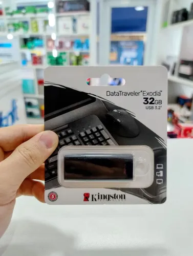 Pendrive Kingston Exodia 32GB USB 3.2 Preto