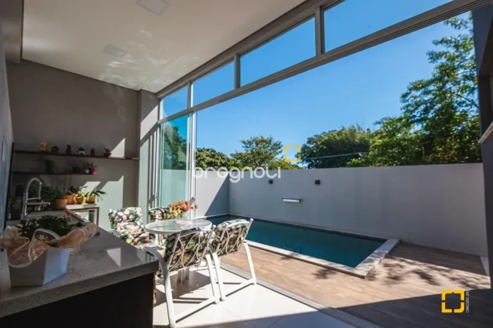Brognoli Vende - Casa Alto Padrão à Venda em Condomínio Fechado - Florianópolis/SC