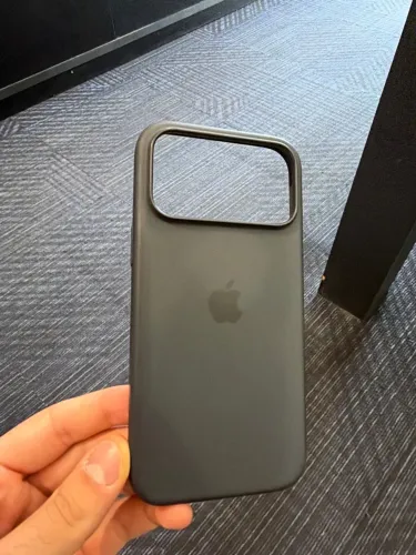 Capa iPhone 18 pro max SILICONE E TRANSPARENTE