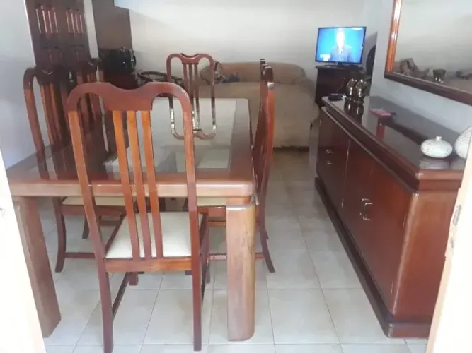 Mesa de mogno laqueada+ 6 cadeiras + buffet + espelho