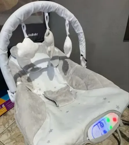 Vende-se esse kit carrinho de bebê,cadeira de descanso e bebê conforto 