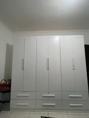 Guarda roupa semi novo