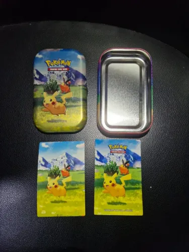 Lata com cartas pokémon com adesivo original copag