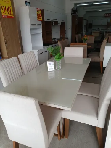 Mesa com 6 cadeiras