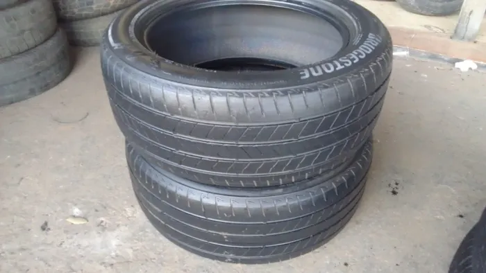 Par de pneus 225/50 r17 Bridgestone turanza
