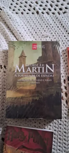 Livro A tormenta de espadas - George Martin - livro 3
