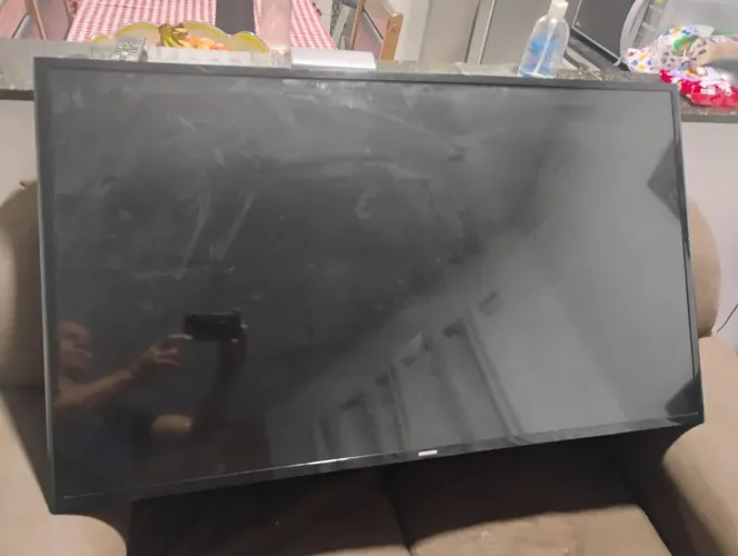 2 TVs com defeito para técnicos