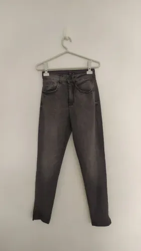 Calça jeans feminina cigarrete Tam 36 Marisa 