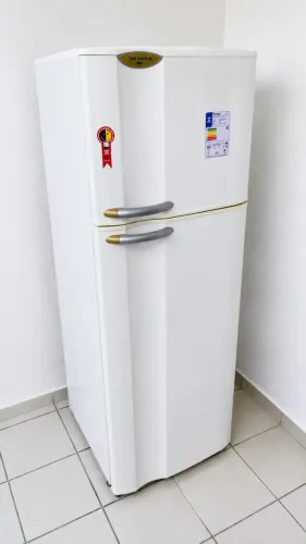 VENDO GELADEIRA FROST FREE ELECTROLUX