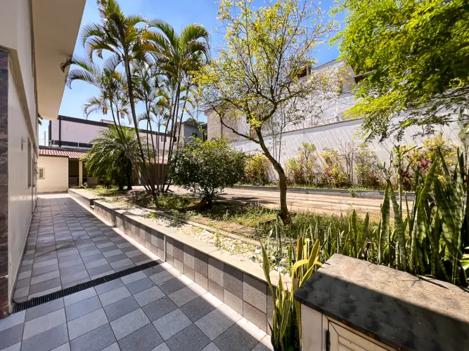 Casa para venda em Planalto Paulista com 4 quartos, sendo 2 suítes, 332m²