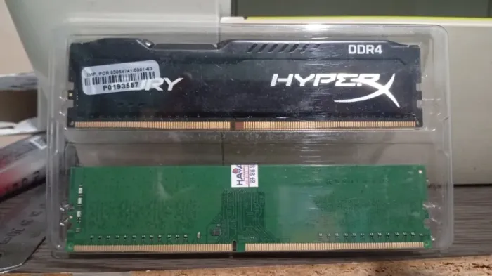 Kit 8GB RAM DDR4 (2x4GB) - 1x HyperX Fury + 1x Kingston ValueRAM